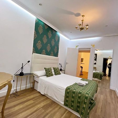 Best Place Juan Plaza Mayor Madrid Exterior photo